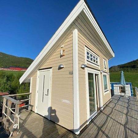 Minihus Med Drommeutsikt Til Sunnmorsalpene Aure (Sykkylven) Exterior foto