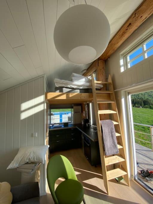 Minihus Med Drommeutsikt Til Sunnmorsalpene Aure (Sykkylven) Exterior foto