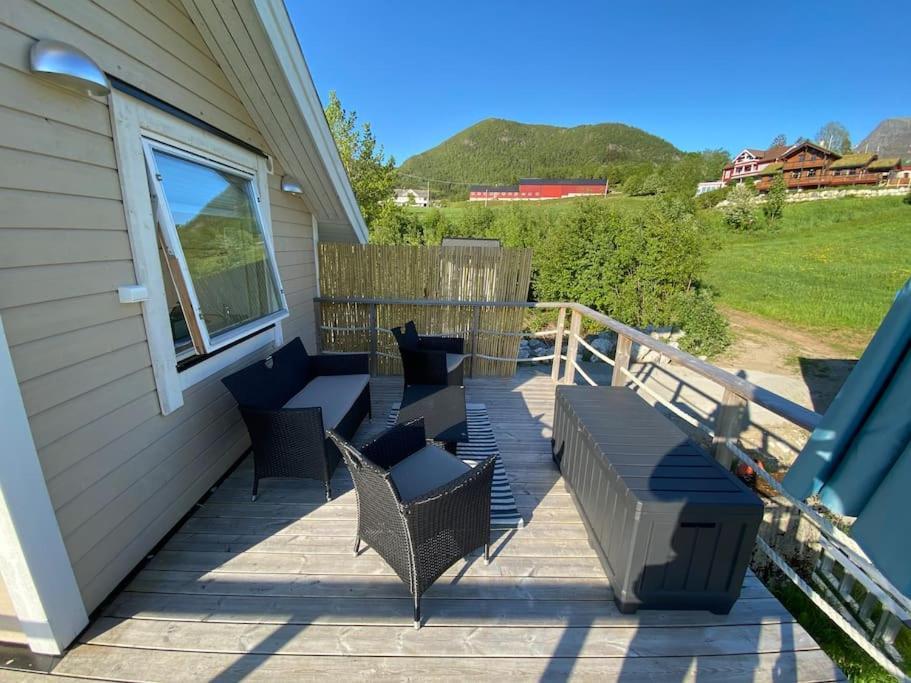 Minihus Med Drommeutsikt Til Sunnmorsalpene Aure (Sykkylven) Exterior foto