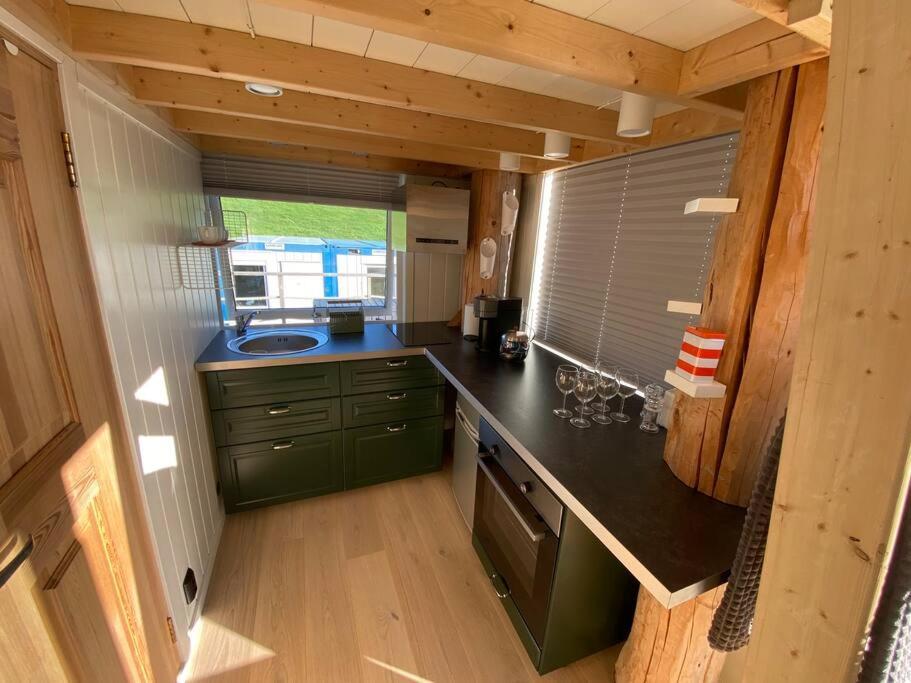 Minihus Med Drommeutsikt Til Sunnmorsalpene Aure (Sykkylven) Exterior foto