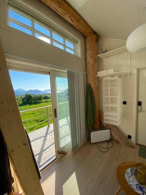 Minihus Med Drommeutsikt Til Sunnmorsalpene Aure (Sykkylven) Exterior foto