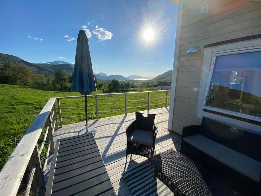 Minihus Med Drommeutsikt Til Sunnmorsalpene Aure (Sykkylven) Exterior foto