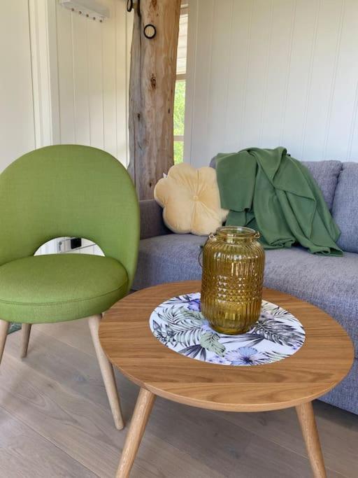 Minihus Med Drommeutsikt Til Sunnmorsalpene Aure (Sykkylven) Exterior foto
